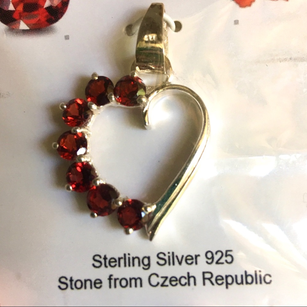 ‼️sold‼️NWT Garnet Crystal Heart Pendant